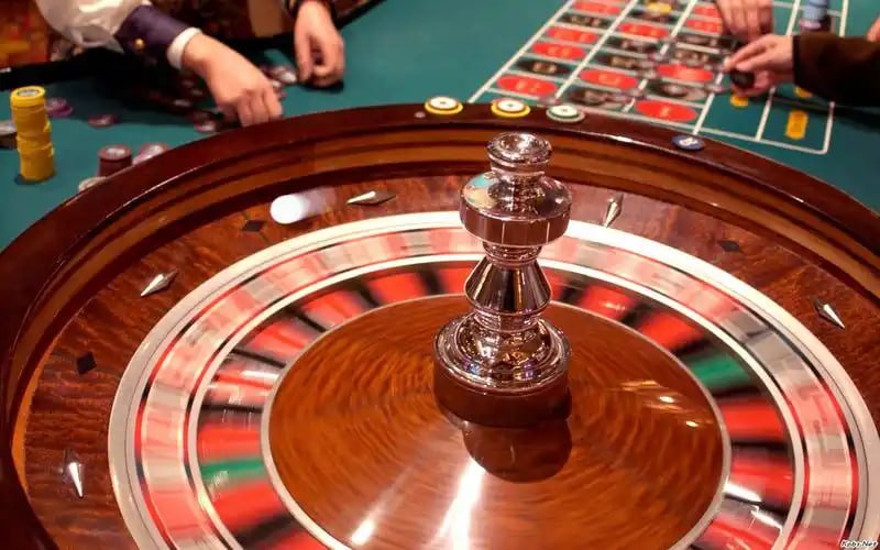 Filipino player spinning online slot games on a mobile phone via pegasusph